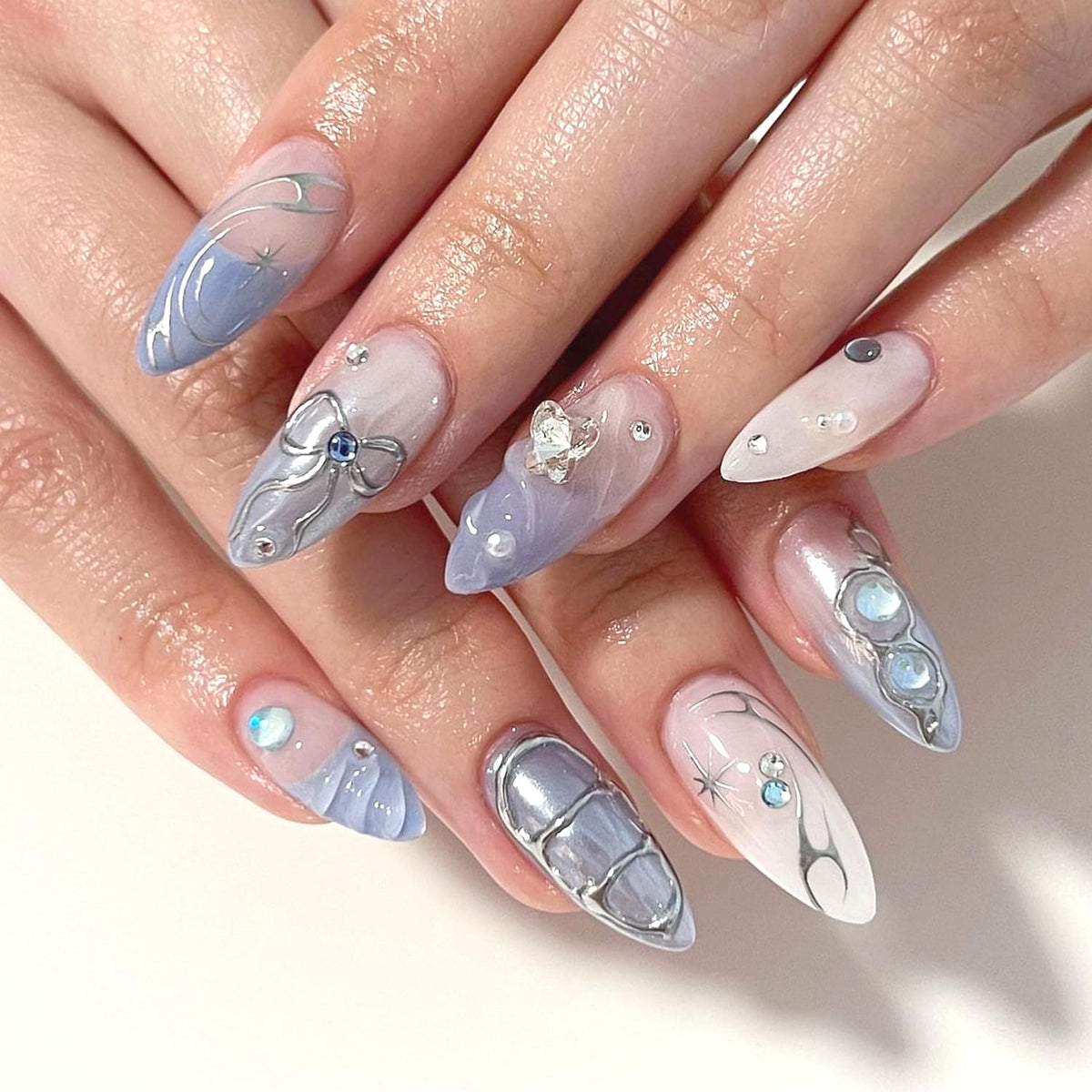 24Pcs French Tip Press on Nails Gloss Short Almond Fake Nails Bow Designs White French Nails Pearl Press ons Cute False Nails Artificial Rhinestones Stick on Nails Acrylic Nails for Women Nail Decor