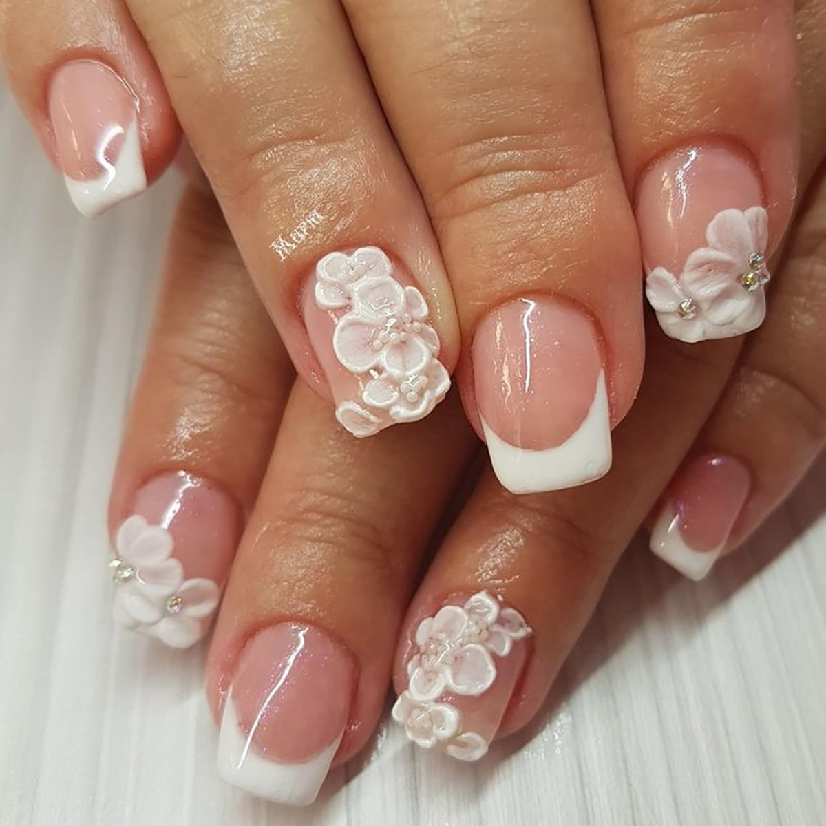 French Tip Press on Nails Glitter Petite Short Square Fake Nails Pink Nude Glossy Design Sparkly False Nails Glue on Nails with Full Cover Acrylic Stick for Women Girls Nail Decorations 24Pcs