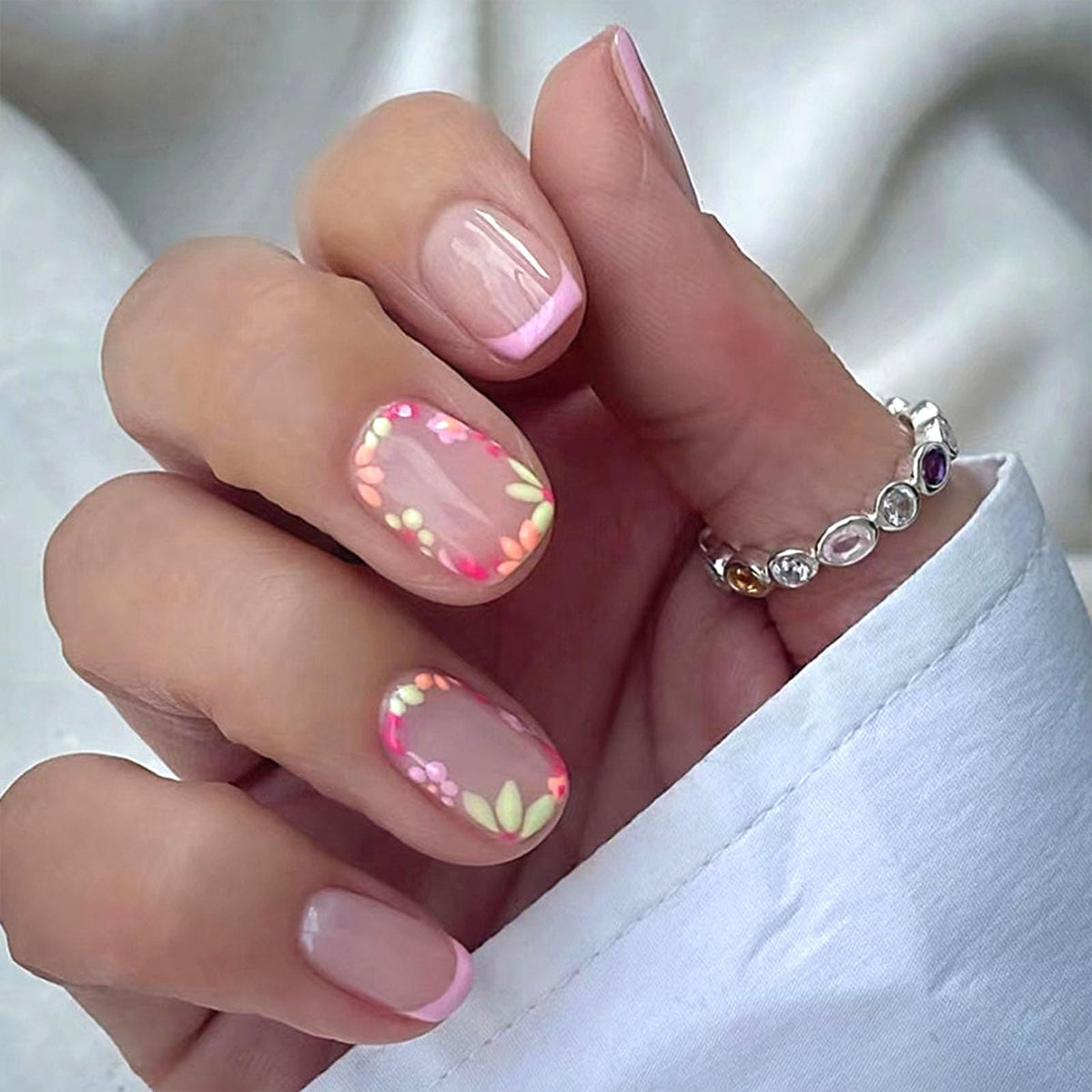 Short Press on Nails Square Fall Burgundy Fake Nails with Golden Glitter Designs Acrylic Nails Press ons Reusable Glue on Nails for Women and Girls Daily Wear 24 Pcs
