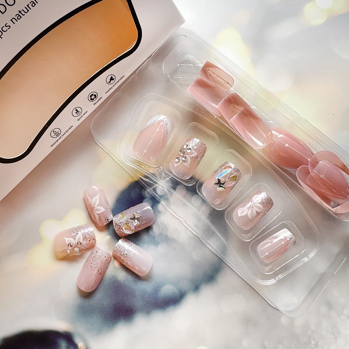 24pcs Short Square Press on Nails French Tip Fake Nails White Flower with Star Design Glitter False Nails Luxury Nail Charms Crafts White Stripes Glue on Nails for Women Manicure Tips