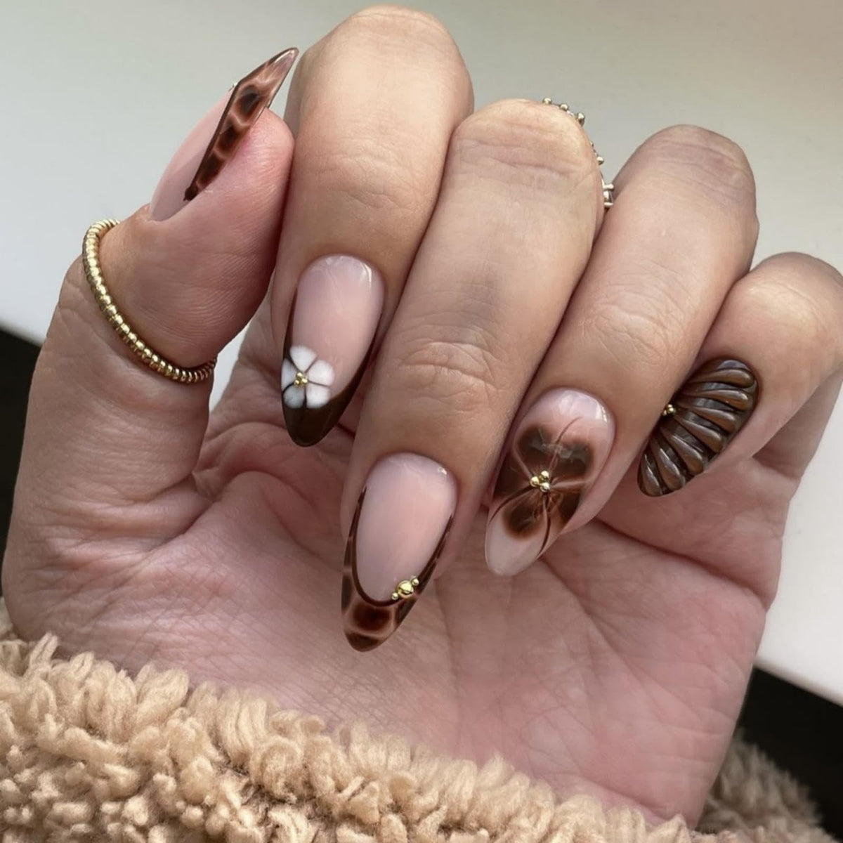 Almond Press on Nails Medium Fake Nails with 5D Metal Lines Charm Design Glossy Pink Nails Press on Curve Glue on Nails Reusable Luxury Silver Beads Acrylic Nail for Women 24Pcs