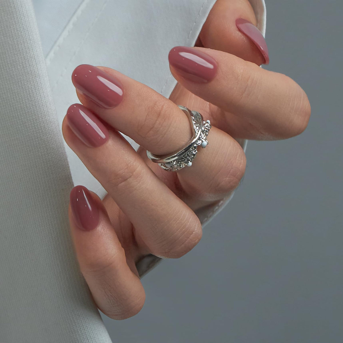 CurvLife Short Oval Chrome Nude Press On Nails, Champagne Pearl, Soft Gel