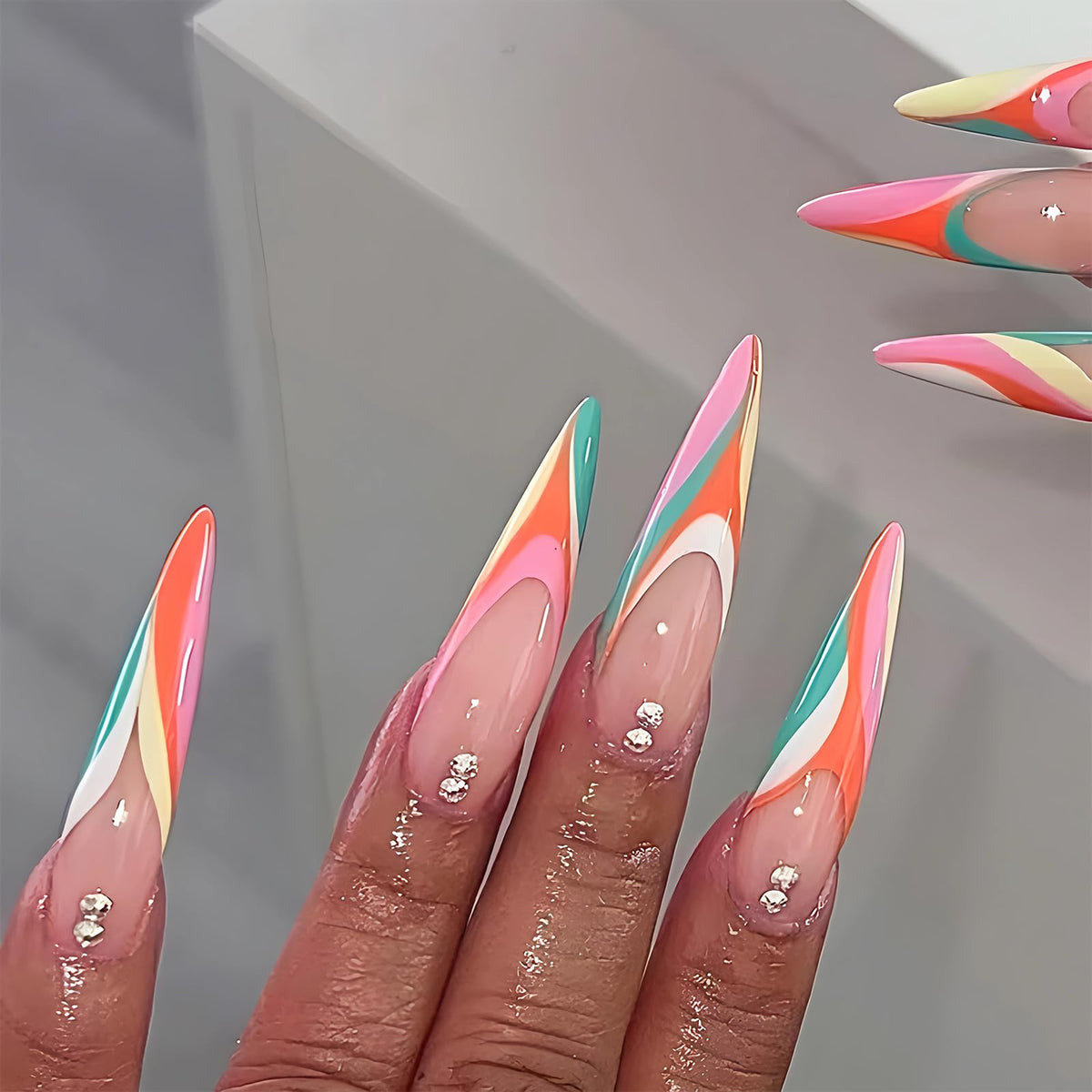 MISUD Press on Nails - Long Stiletto Fake Nails with Bling Glitter, Acrylic Luxury Rhinestone Design 24 pcs