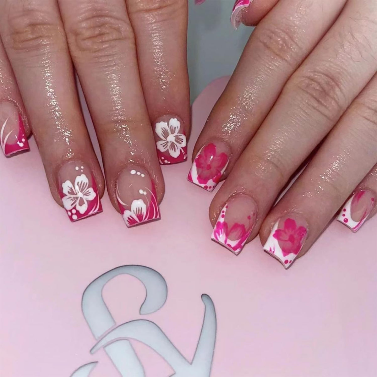 24pcs Short Square Press on Nails French Tip Fake Nails White Flower with Star Design Glitter False Nails Luxury Nail Charms Crafts White Stripes Glue on Nails for Women Manicure Tips