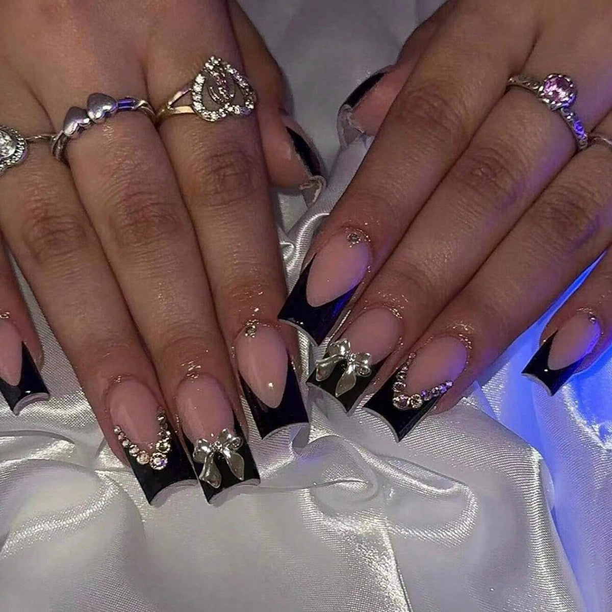 24Pcs French Tip Press on Nails Gloss Short Almond Fake Nails Bow Designs White French Nails Pearl Press ons Cute False Nails Artificial Rhinestones Stick on Nails Acrylic Nails for Women Nail Decor