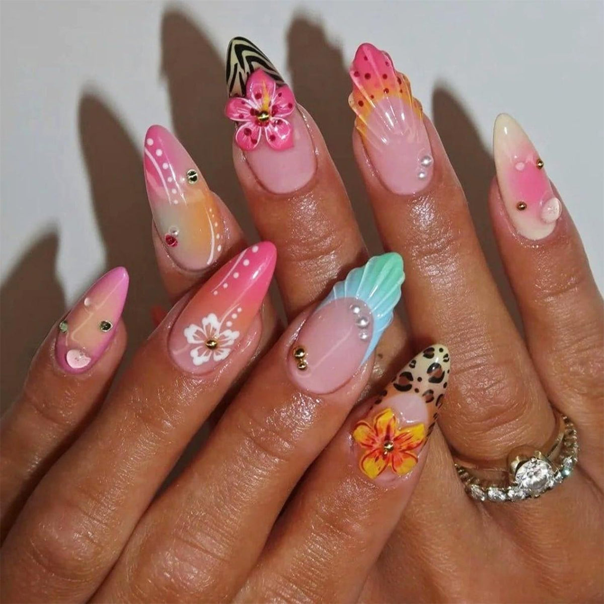 24pcs White French Tip Press on Nails Medium Almond Fake Nails with 3D Bow Acrylic Nails Design Gold Line Stick on Nails French False Nails Kit Full Cover Glue on Nails for Women Nail Decoration