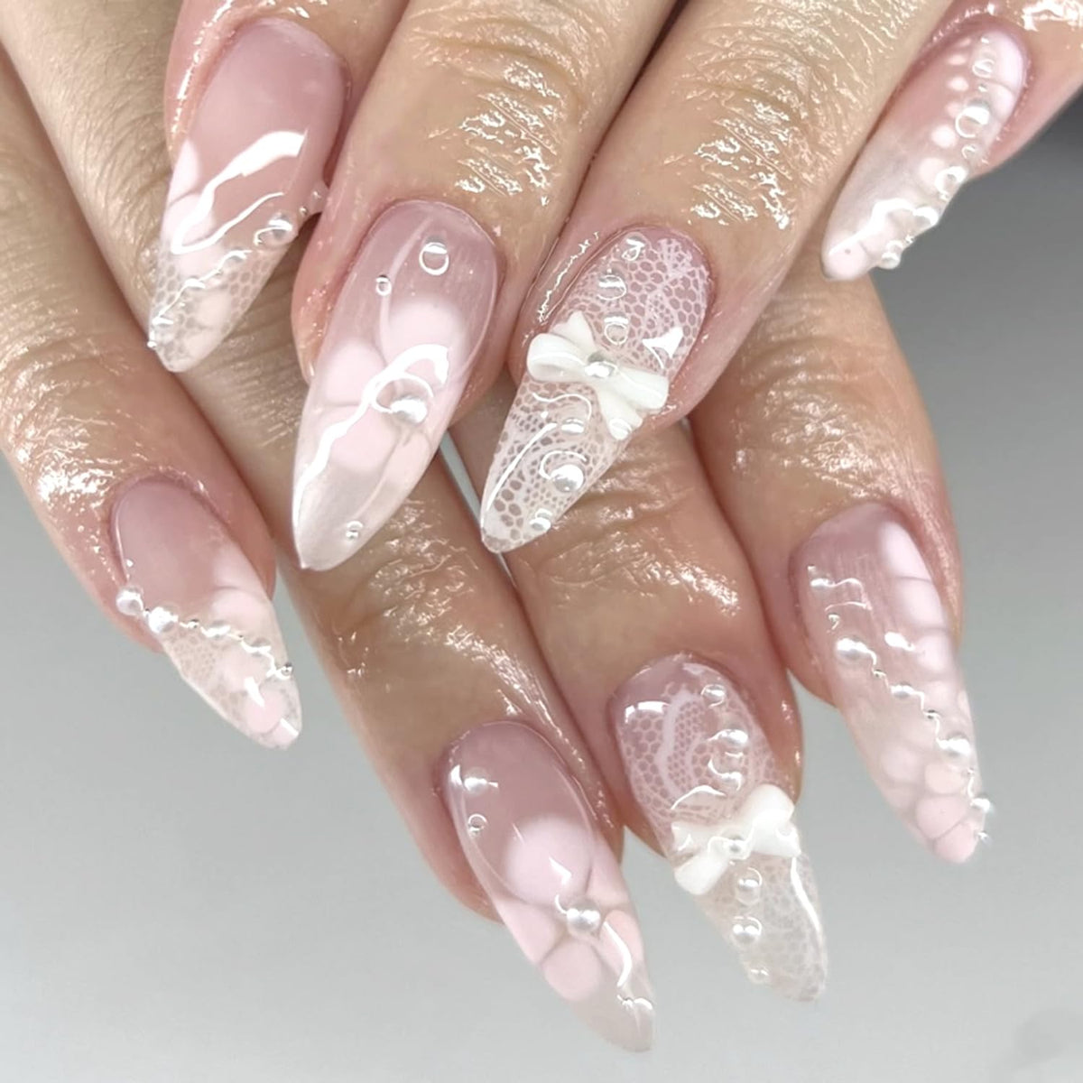 24Pcs French Tip Press on Nails Gloss Short Almond Fake Nails Bow Designs White French Nails Pearl Press ons Cute False Nails Artificial Rhinestones Stick on Nails Acrylic Nails for Women Nail Decor