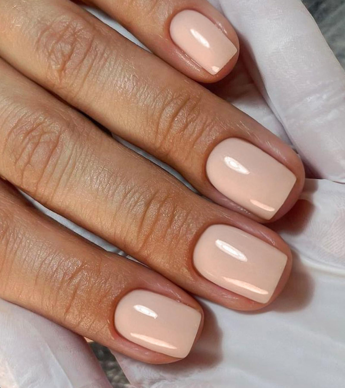 Artquee Press on Nails Short Soft Pink Almond False Tips Glossy Reusable Fake Stick on Nails Kit for Women - 32 Pcs 16 Sizes