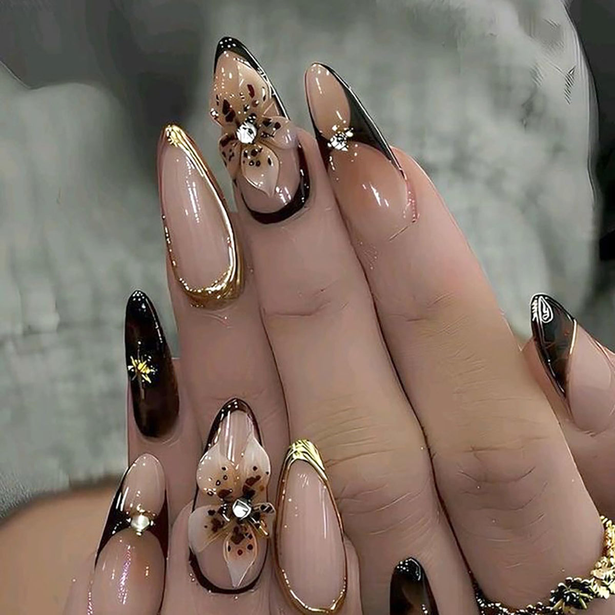 Long Almond Glitter Press on Nails Nude Pink Fashion Gold Fake Nails Full Cover Sparkling Stick On Nails Glossy Thin Design Glue on Nails for Girl Women False Nails Daily Office Party Wedding 24 Pcs