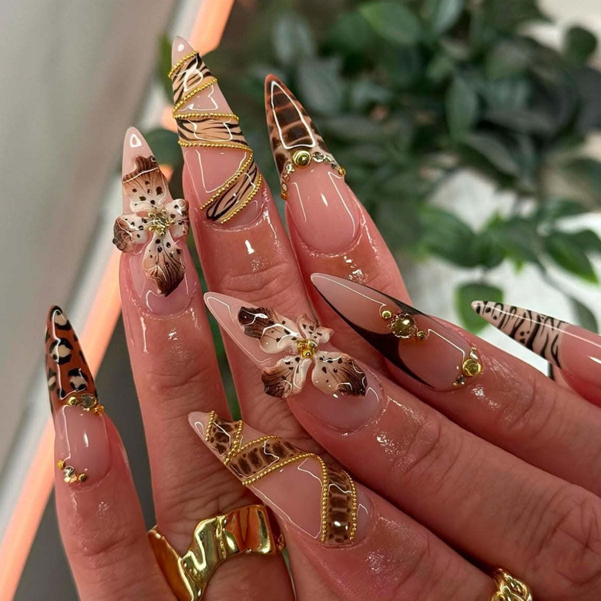 Short Almond Press on Nails Nude Ombre Glossy Fake Nail 30pcs