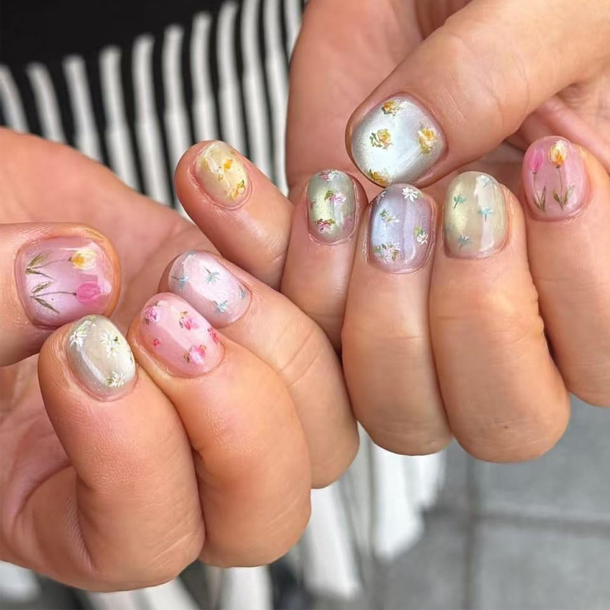 Press on Nails with Shimmer Design Glossy White French Tips Short Square False Nails Silver Glitter Fake Nail Nude Minimalist Stick on Fingernails Pink Glue on Nail for Women Bridal Daily Wear