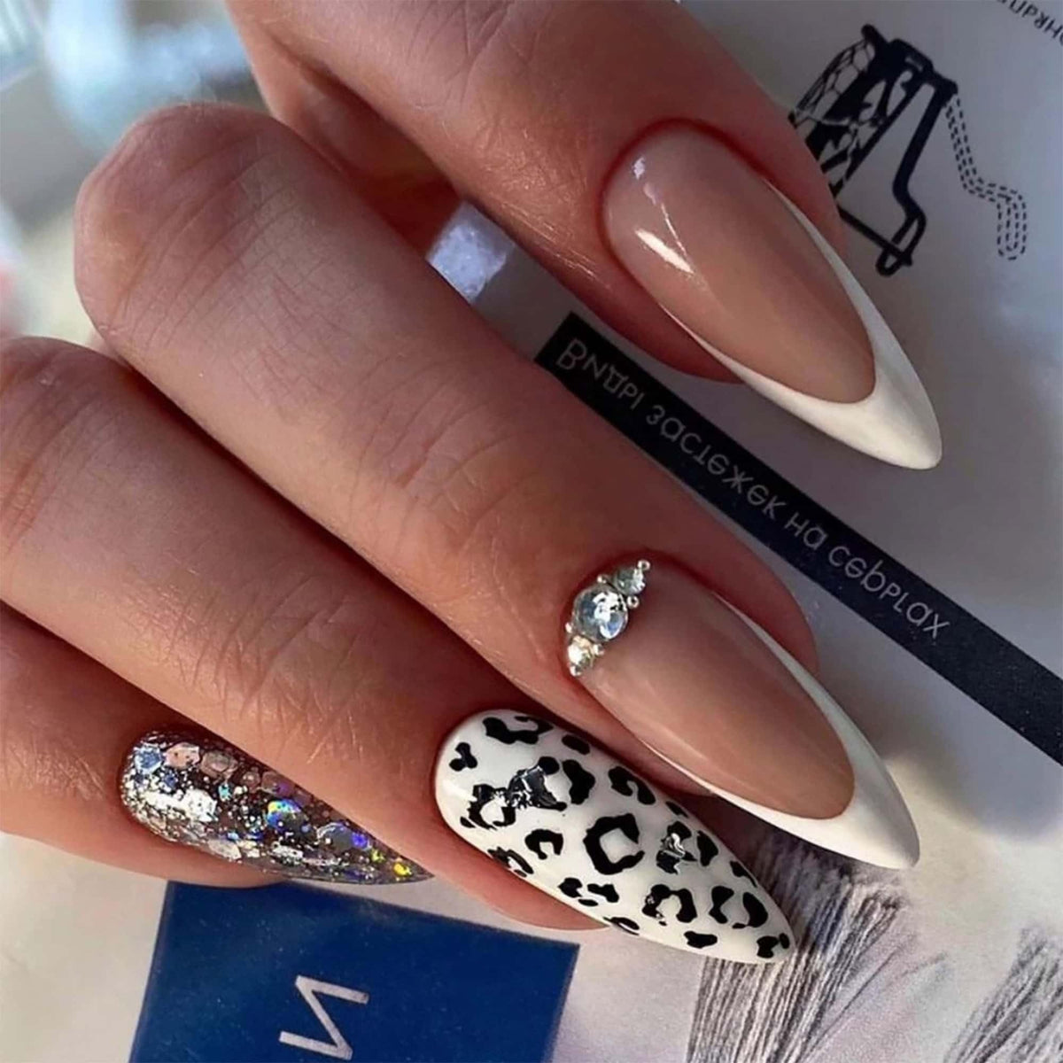 Lace Print Short Almond Press On Nails with 3D Rhinestones 24Pcs