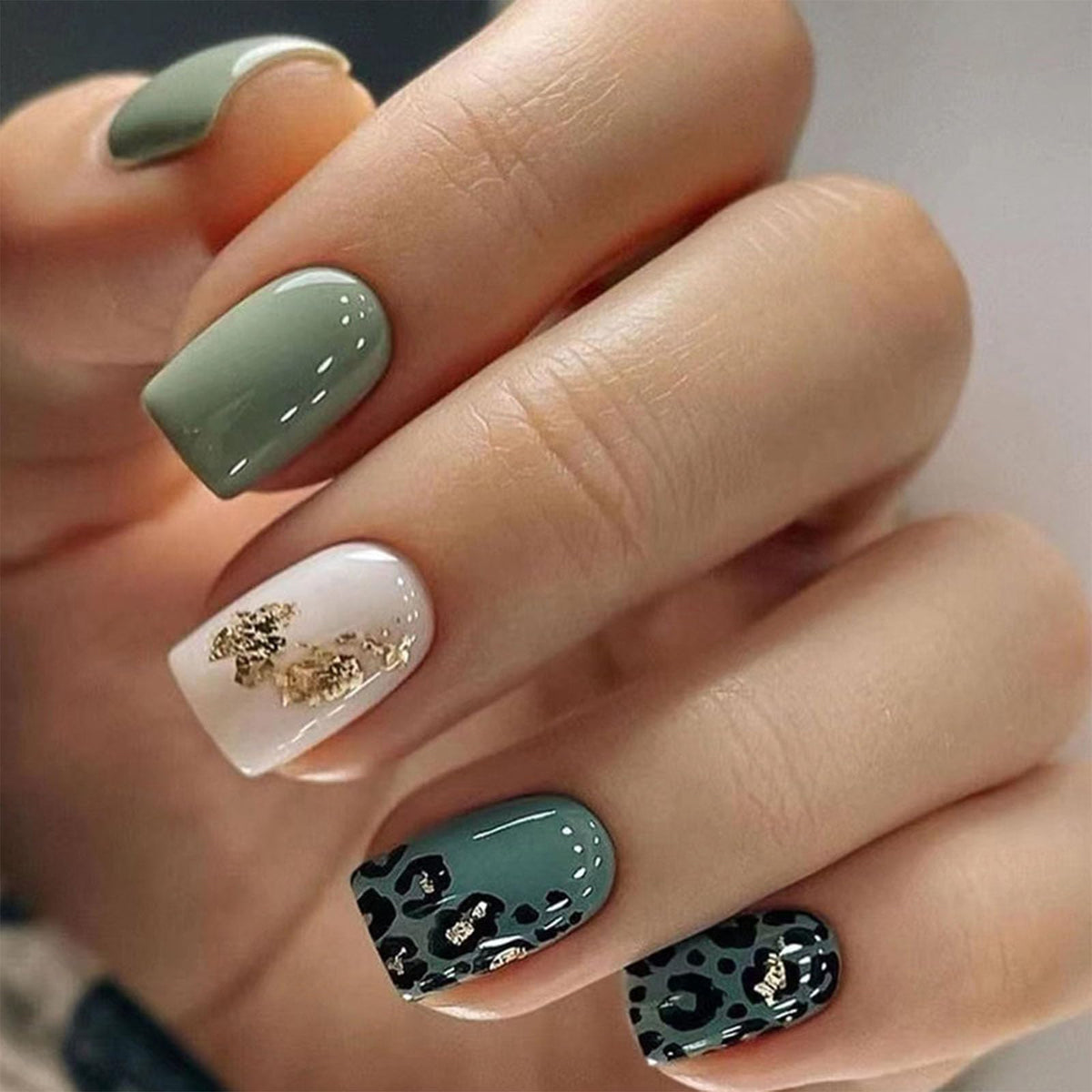 Short Press on Nails Square Nude Ombre Fake Nails Press ons White Glue Stick on Nails with Designs Full Cover Acrylic Glossy Artificial Cute False Nail for Women Girls 24 Pcs