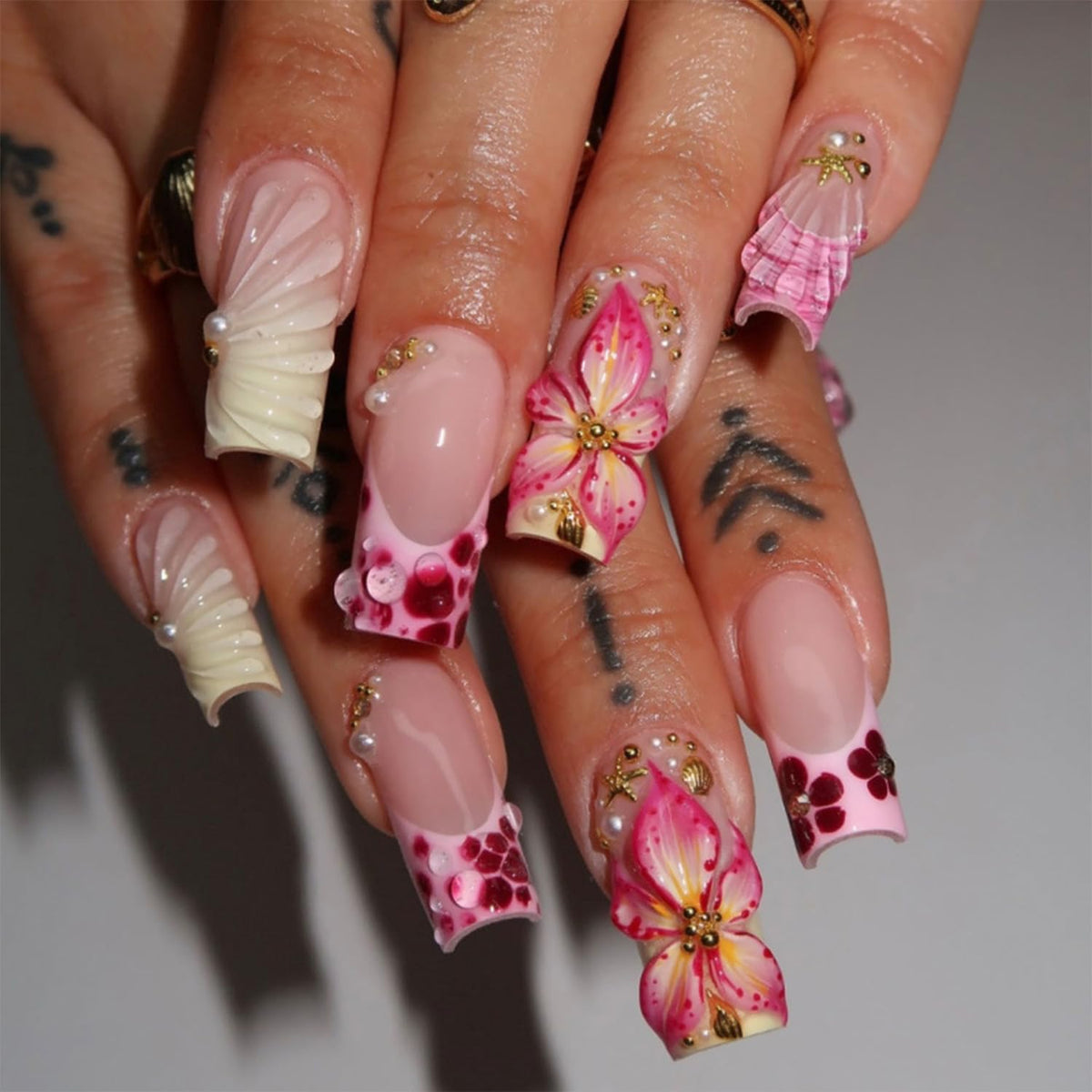 24Pcs White French Tip Press on Nails Medium Almond Fake Nails with Heart Pearl Design French Tip False Nails Cute 3D Bow Gems Stick on Nail Full Cover Reusable Glue on Nails for Women Wedding Daily