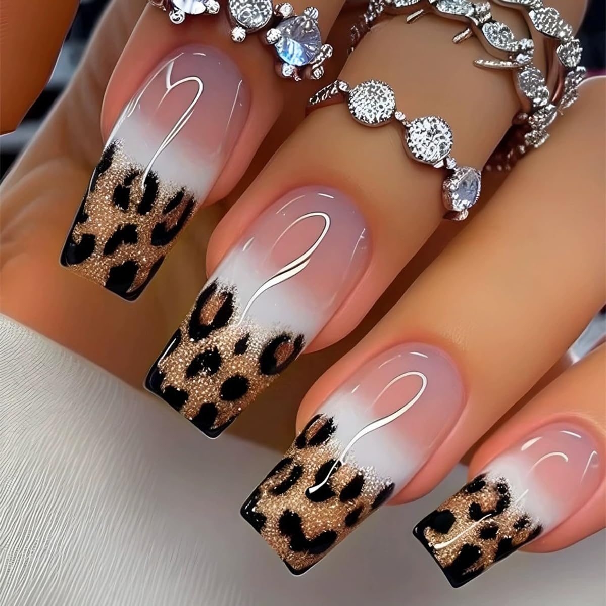 Short Square Press on Nails French Fake Nails Ombre Acrylic Nails Press on Full Cover Glossy False Nails Artificial Stick on Nail for Women Manicure Decoration 24PCS