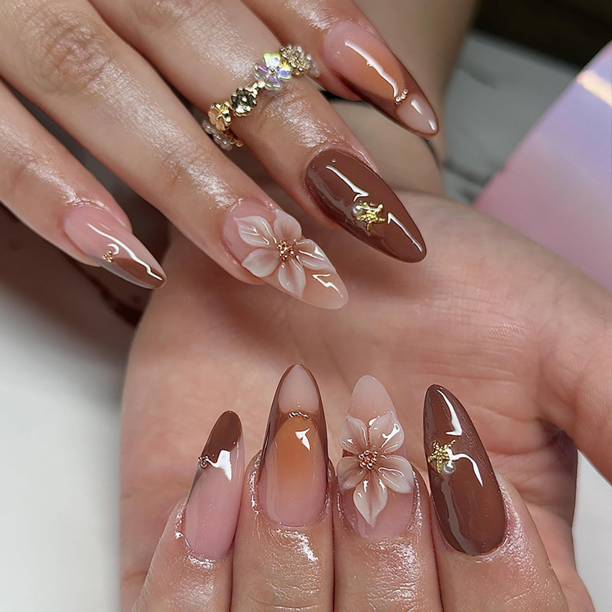 24Pcs Handmade Press on Almond Nails Nude Pink White Gold Flower Fake Nails Pearl False Nails Elegant Summer Nails Glue on Luxurious for Girl Women Stick on Nails Bridal Wedding Formal Events Life