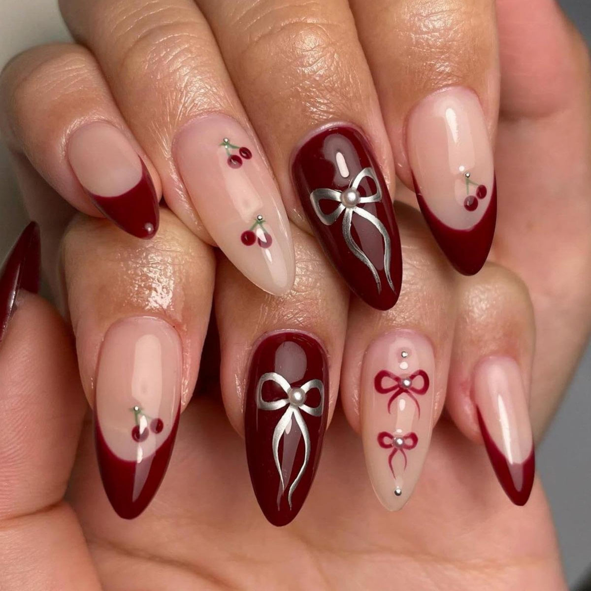 Silver Glitter Press on Nails French Tip Fake Nails Medium Almond False Nail with Rhinestone Design Nude Glossy Artificial Acrylic Full Cover Diamond Glue on Nail for Women Christmas Manicure 24Pcs