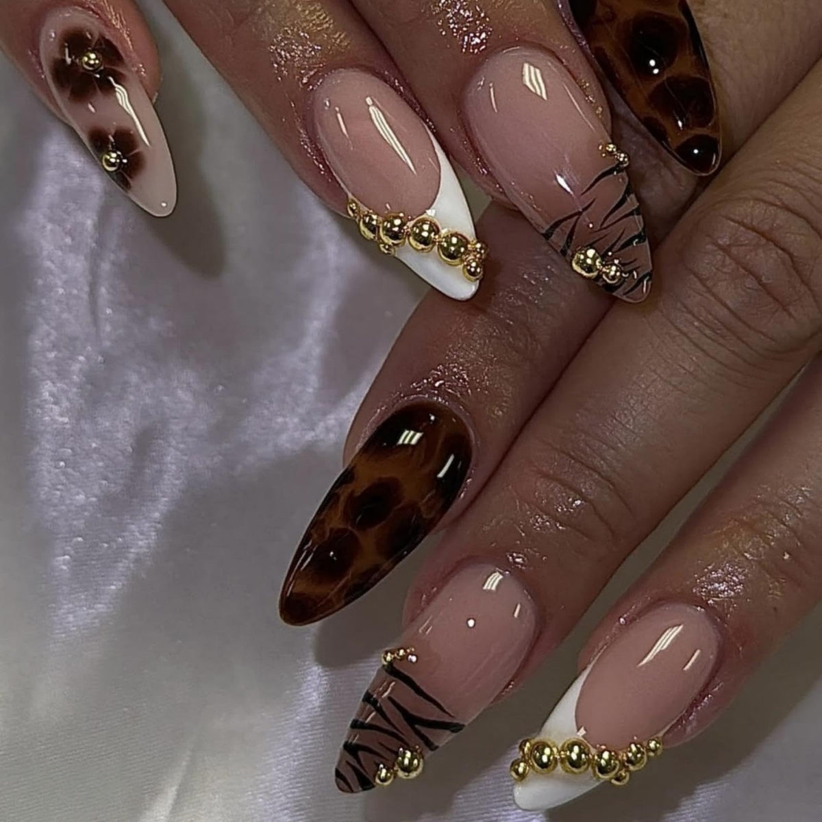 French Tips Press on Nails Medium Almond Nails Press on with 5D Flower Charm Design Glossy Brown Glue on Nails Water Ripple Rhinestones Fake Nail Reusable Fall Winter Nail for Women Manicure 24Pcs