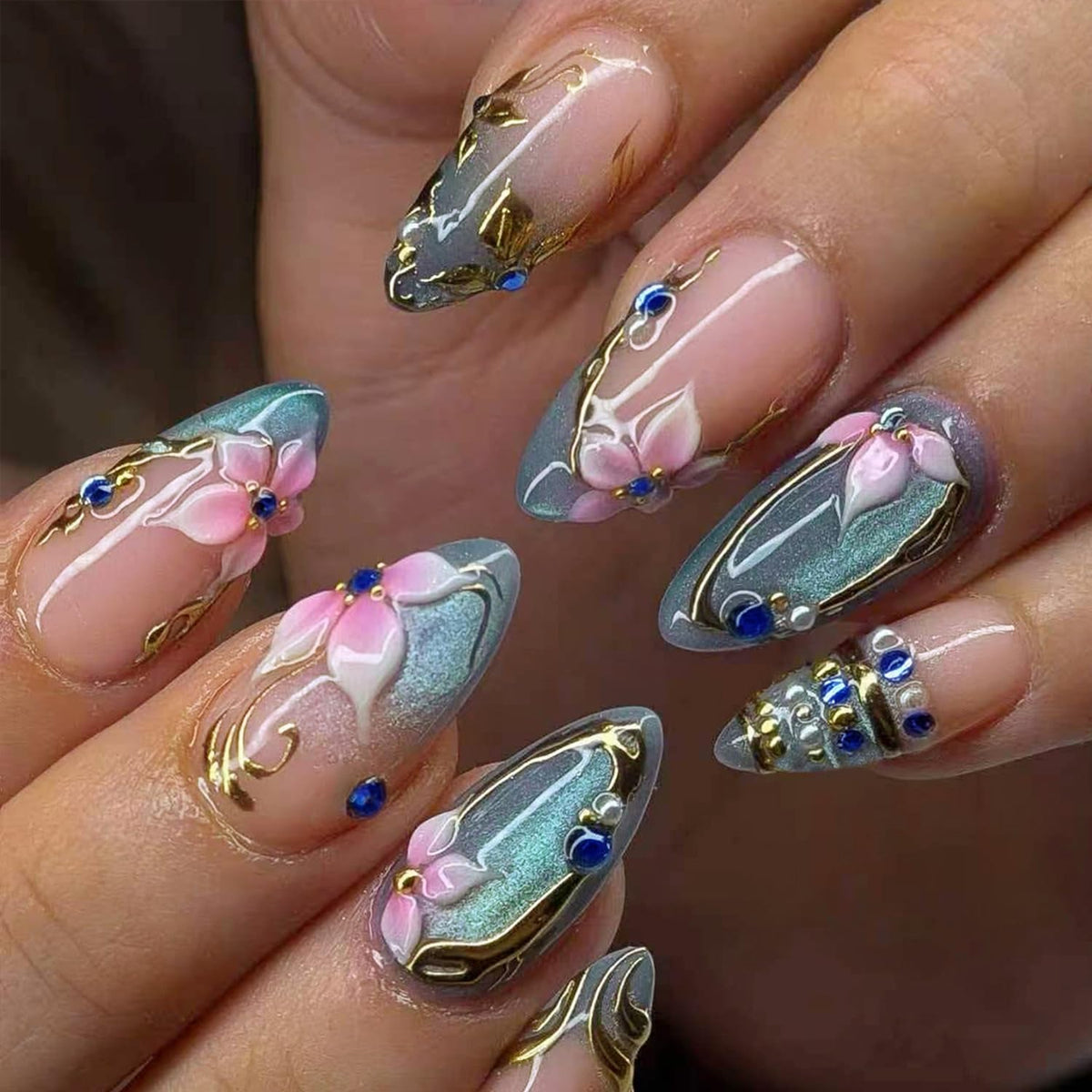 24Pcs White Flower Press on Nails Gold Bead Star French Tip Fake Nails