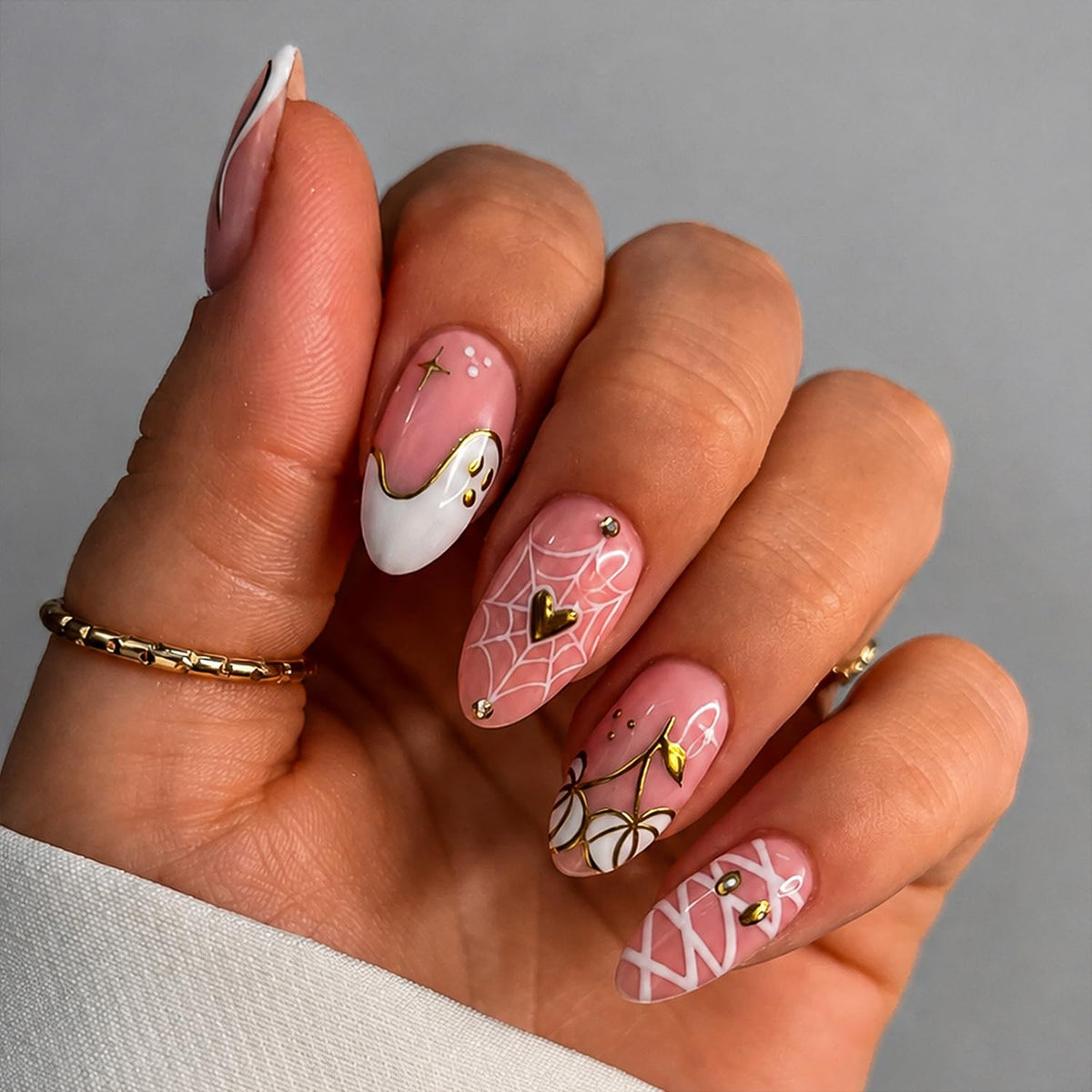 24Pcs White Flower Press on Nails Gold Bead Star French Tip Fake Nails