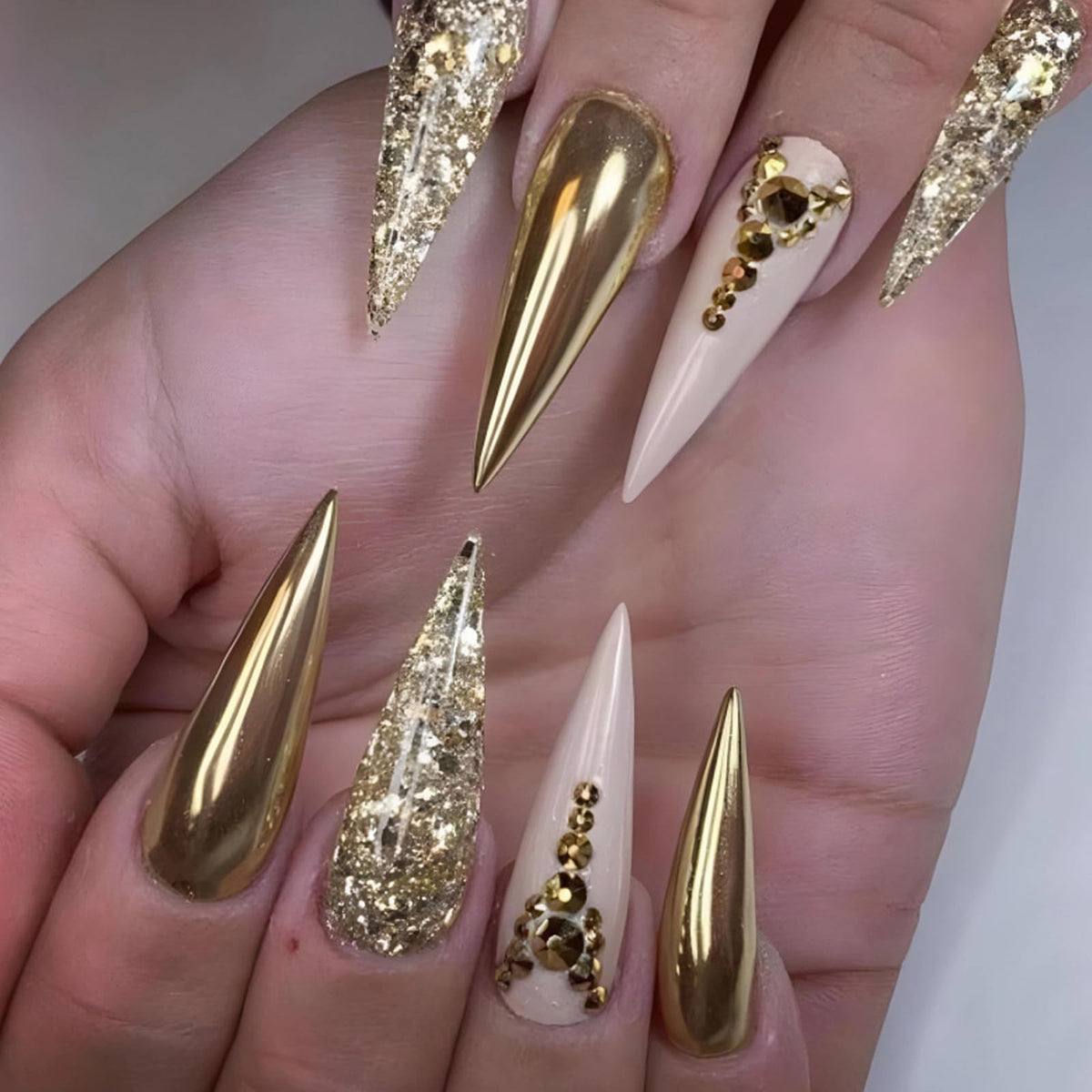 MISUD Press on Nails - Long Stiletto Fake Nails with Bling Glitter, Acrylic Luxury Rhinestone Design 24 pcs