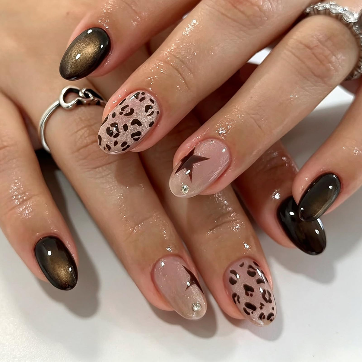 Pearl White Chrome Press on Nails Short Oval-Bling Glazed Design Chrome Glue on Nail, Salon Quality Shiny Full Cover Stick on Natural Fake Nail with Full Nail Kit for Women Bridal Wedding 32PCS