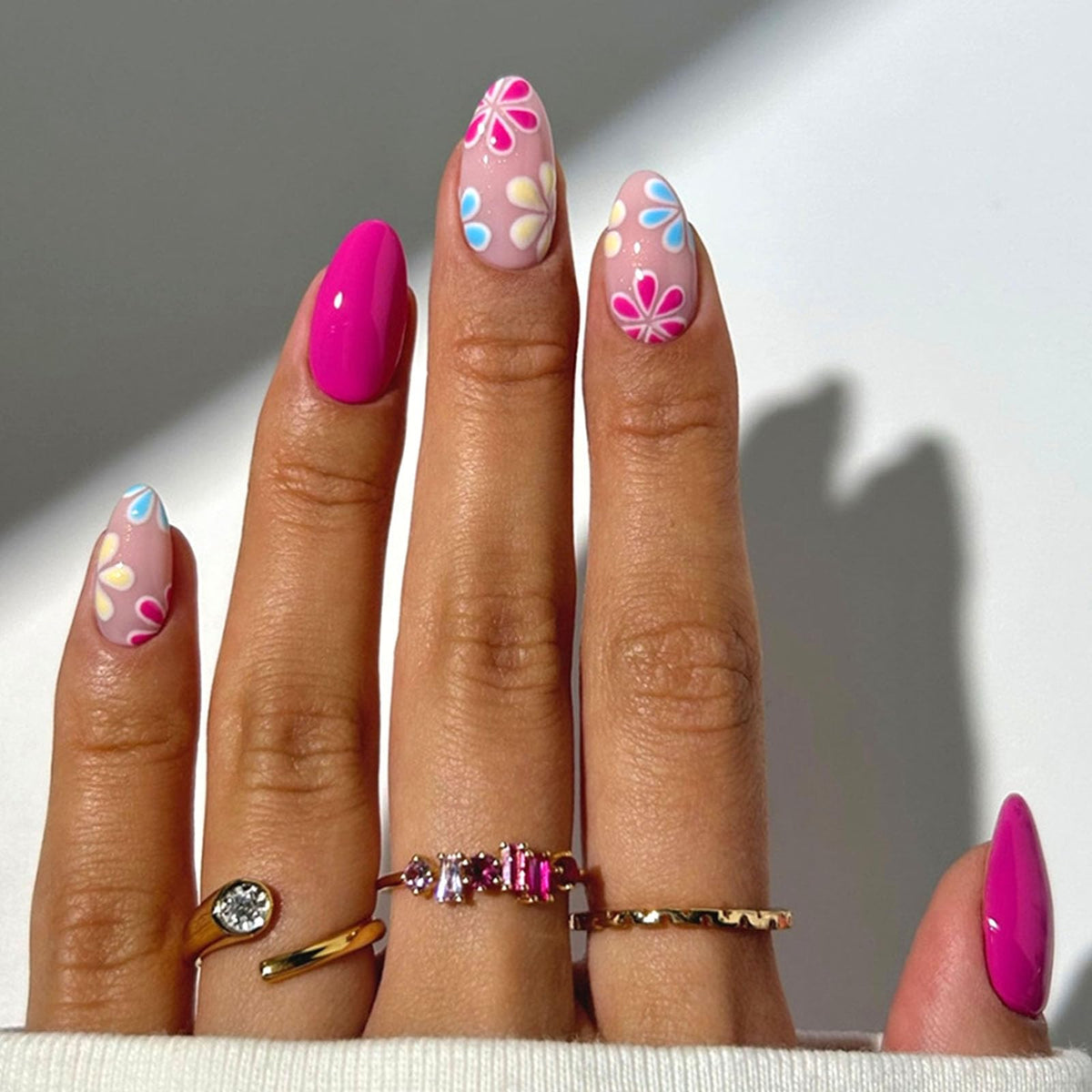 Short Press On Almond Fake Nails - Flower Acrylic Fall Nails Press Ons Full Cover Glue On Cute False Floral Stick On Nails for Women - 30 Pcs