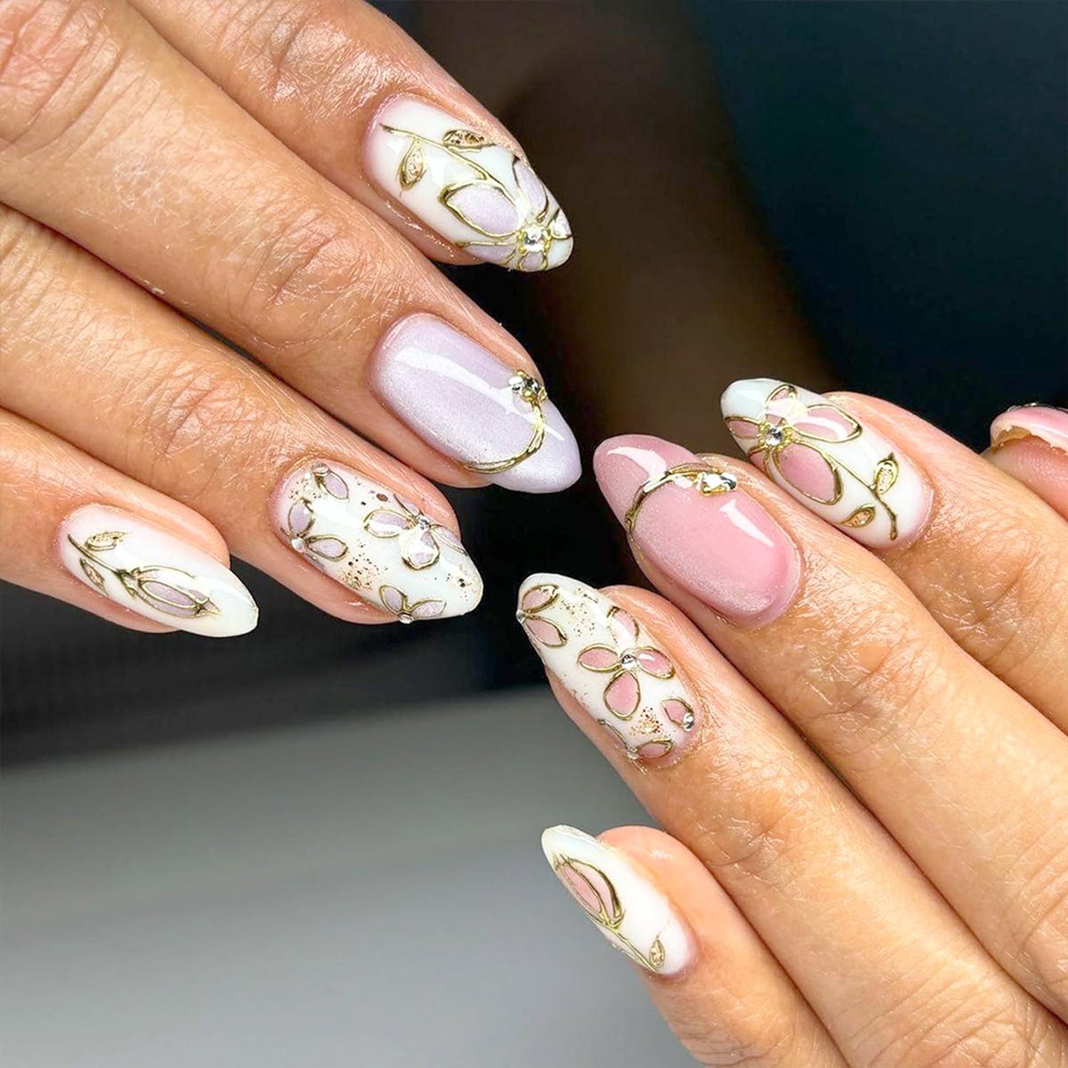 24Pcs French Tip Press on Nails Gloss Short Almond Fake Nails Bow Designs White French Nails Pearl Press ons Cute False Nails Artificial Rhinestones Stick on Nails Acrylic Nails for Women Nail Decor