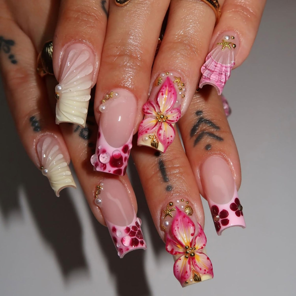 24Pcs Flower Press on Nails Medium Almond Fake Nails with Bow Rhinestones Designs Pink Acrylic Nails Glitter Glue on Nails Cute Floral False Nail Rose Flowers Stick on Nail for Women Nail Supplies