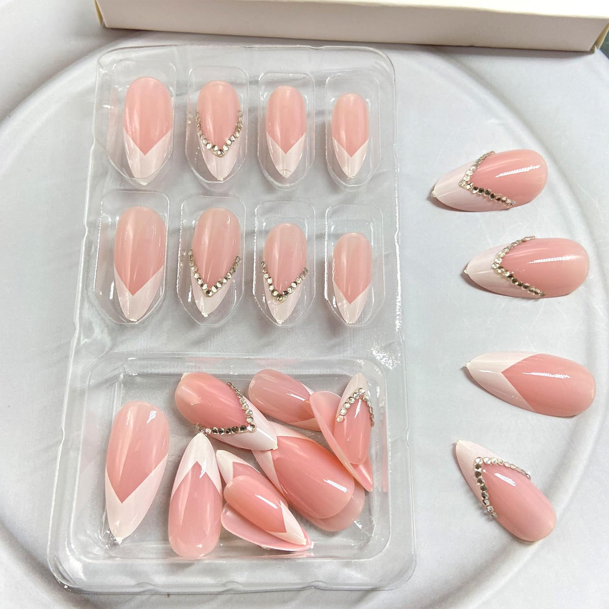Tyuimhx White French Tip Press on Nails Medium Almond Fake Nail Rhinestones False Nails Glossy Full Cover Stick on Nail Acrylic Artificial Glue on Nail for Women 24 Pcs