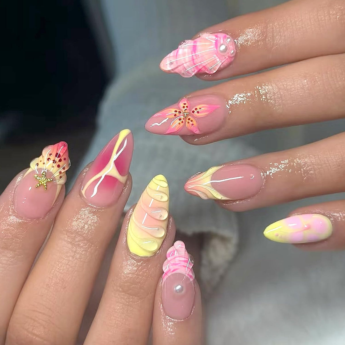 24Pcs French Tip Press on Nails Gloss Short Almond Fake Nails Bow Designs White French Nails Pearl Press ons Cute False Nails Artificial Rhinestones Stick on Nails Acrylic Nails for Women Nail Decor