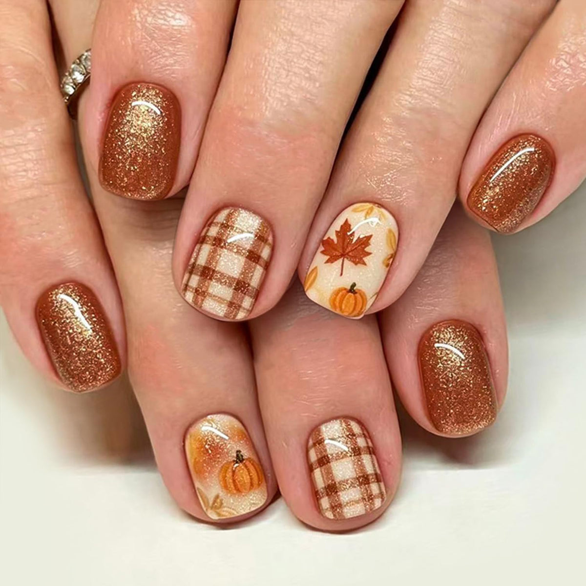 24Pcs White Flower Press on Nails Gold Bead Star French Tip Fake Nails