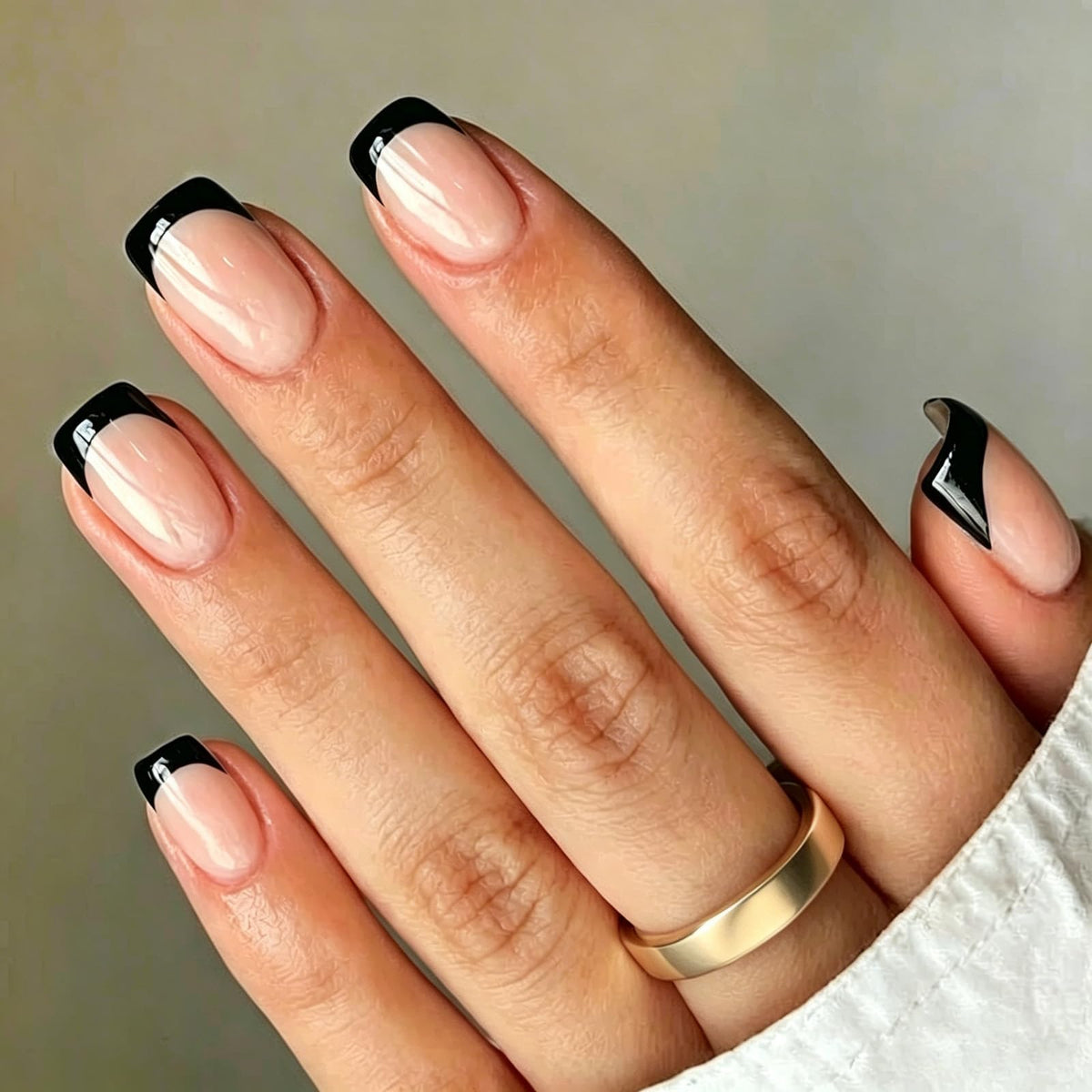 EchiQ Press On Nails Pearl Shine Pink French Nail White Round Fake Nails Short Glossy Satin Artificial Lady Fingernails with Adhesive Tabs