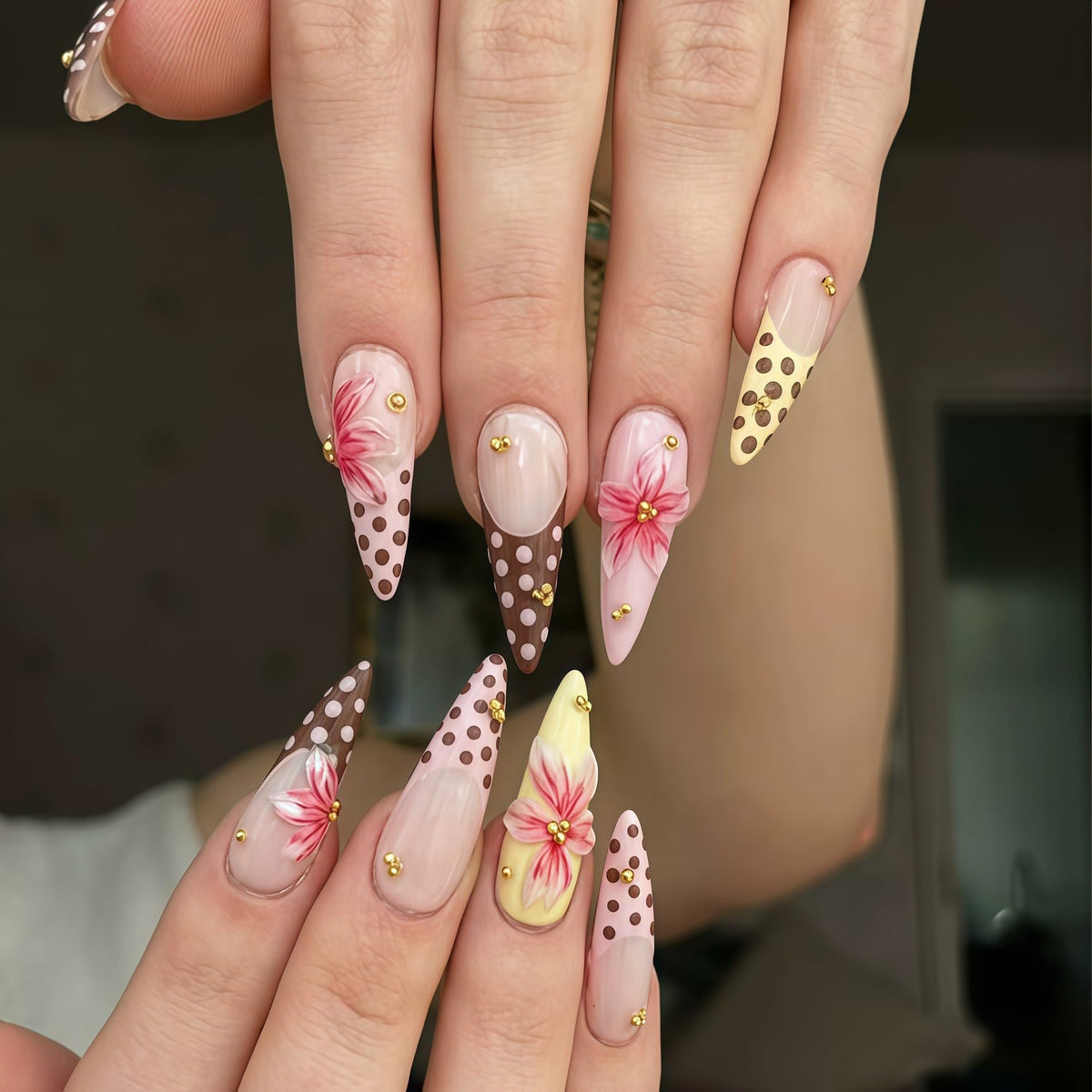 Short Almond Press on Nails Nude Ombre Glossy Fake Nail 30pcs