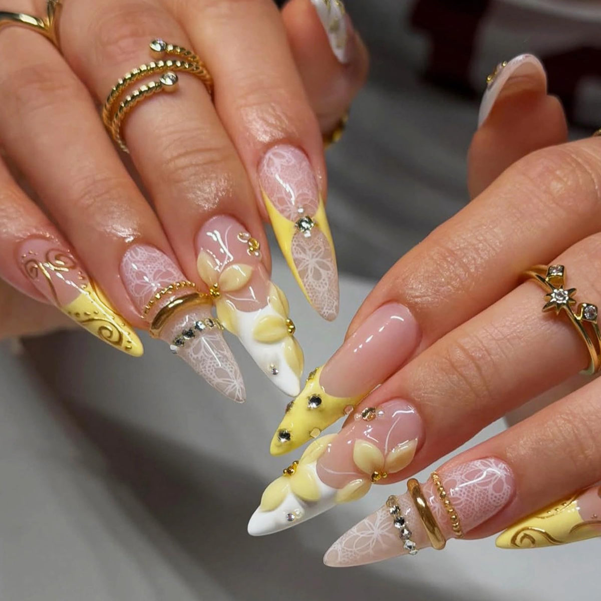 MISUD Press on Nails - Long Stiletto Fake Nails with Bling Glitter, Acrylic Luxury Rhinestone Design 24 pcs