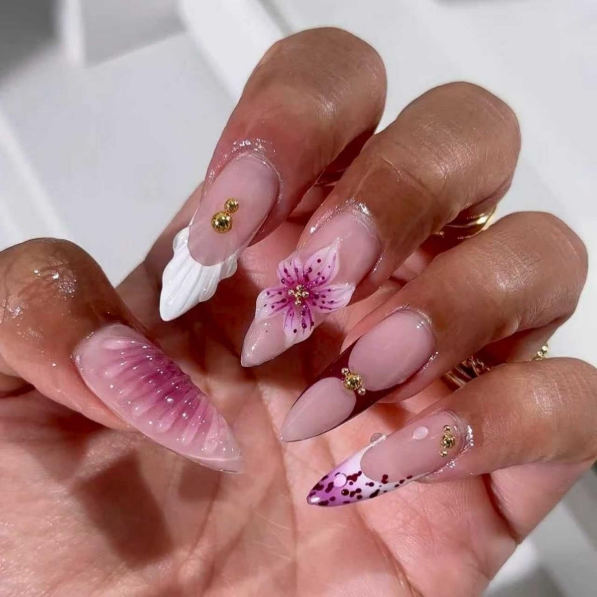 French Tips Press on Nails Medium Almond Nails Press on with 5D Flower Charm Design Glossy Brown Glue on Nails Water Ripple Rhinestones Fake Nail Reusable Fall Winter Nail for Women Manicure 24Pcs