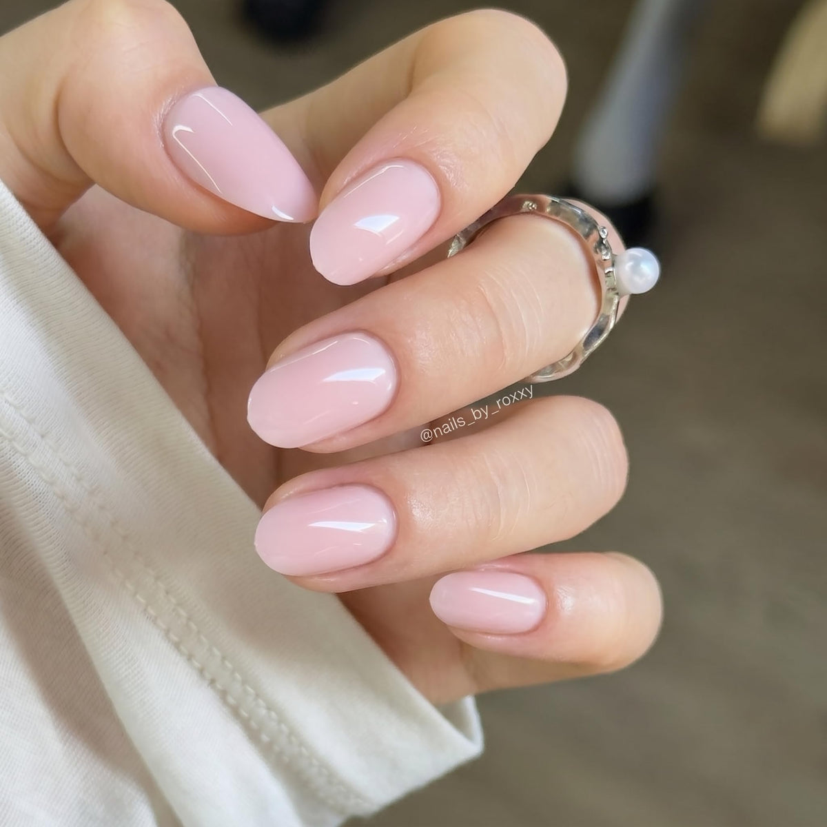 CurvLife Short Oval Chrome Nude Press On Nails, Champagne Pearl, Soft Gel