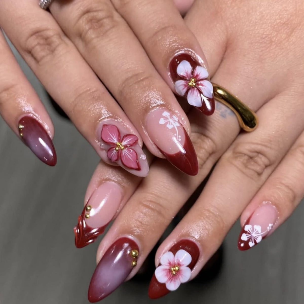 Short Almond Press on Nails Nude Ombre Glossy Fake Nail 30pcs