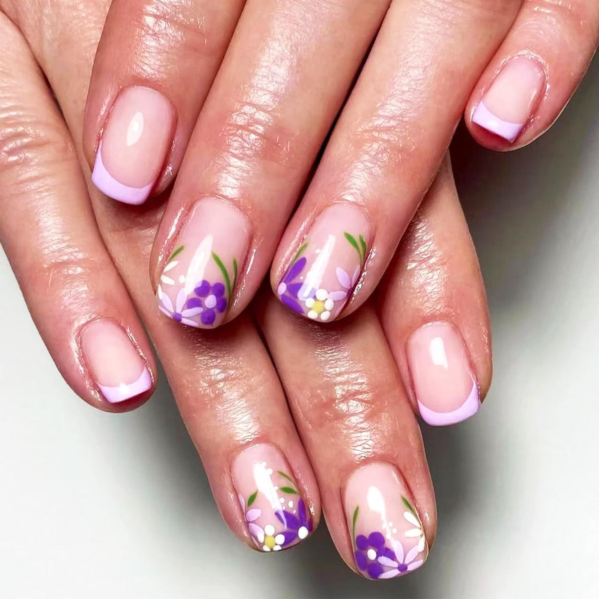 Press on Nails with Shimmer Design Glossy White French Tips Short Square False Nails Silver Glitter Fake Nail Nude Minimalist Stick on Fingernails Pink Glue on Nail for Women Bridal Daily Wear