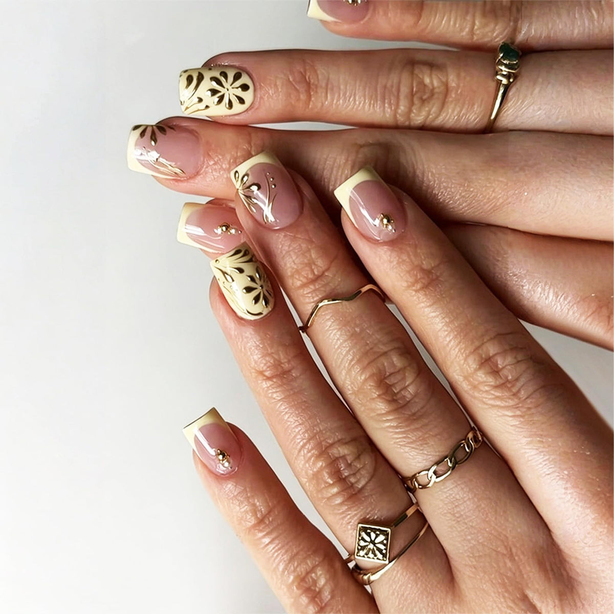 Press on Nails with Shimmer Design Glossy White French Tips Short Square False Nails Silver Glitter Fake Nail Nude Minimalist Stick on Fingernails Pink Glue on Nail for Women Bridal Daily Wear
