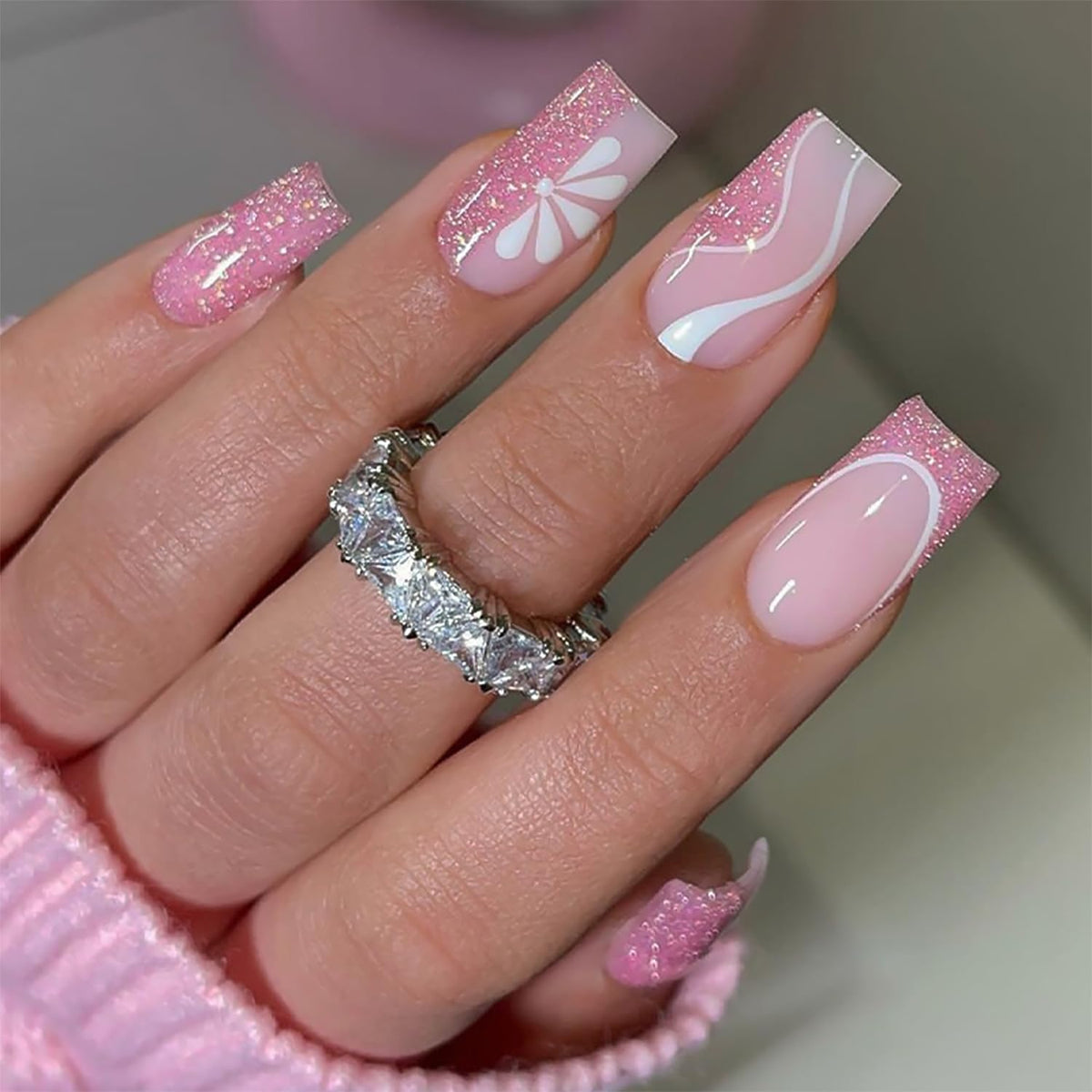 24pcs Short Square Press on Nails French Tip Fake Nails White Flower with Star Design Glitter False Nails Luxury Nail Charms Crafts White Stripes Glue on Nails for Women Manicure Tips