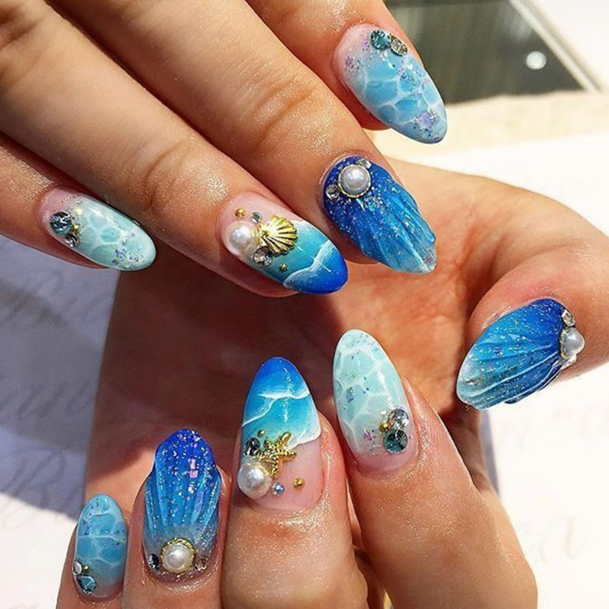 Short Almond Press on Nails Nude Ombre Glossy Fake Nail 30pcs