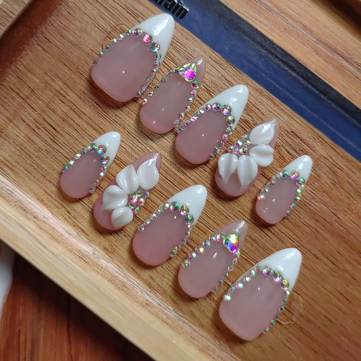Handcraft Almond Press on Nails Medium P09, M Size