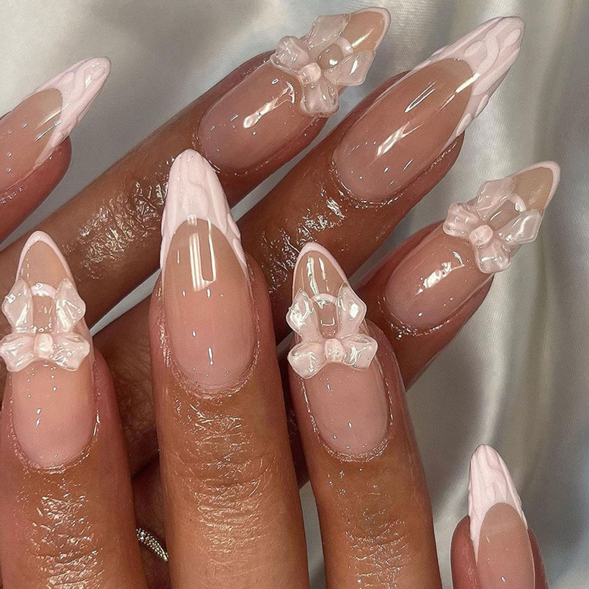24Pcs French Tip Press on Nails Gloss Short Almond Fake Nails Bow Designs White French Nails Pearl Press ons Cute False Nails Artificial Rhinestones Stick on Nails Acrylic Nails for Women Nail Decor