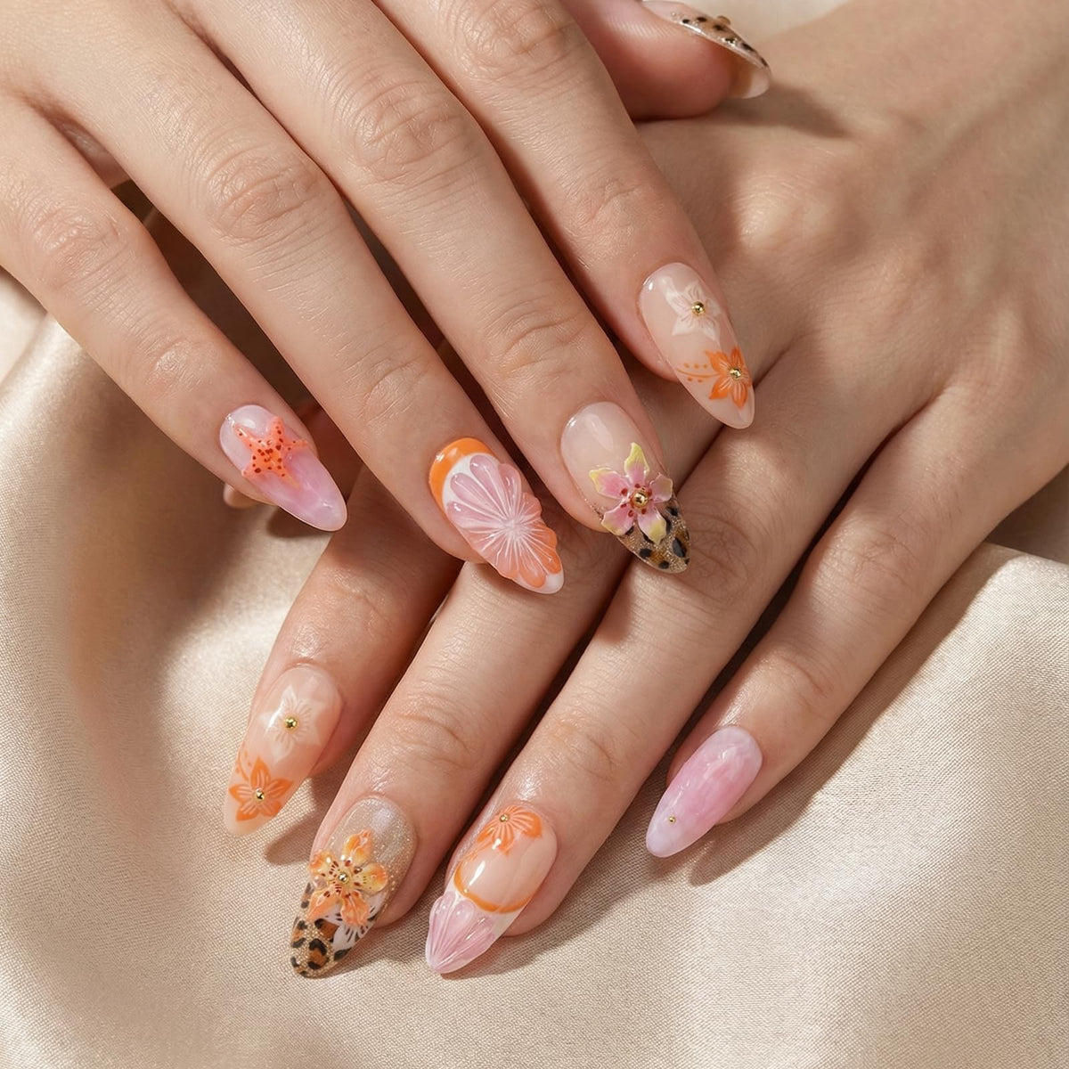 Short Almond Press on Nails Nude Ombre Glossy Fake Nail 30pcs
