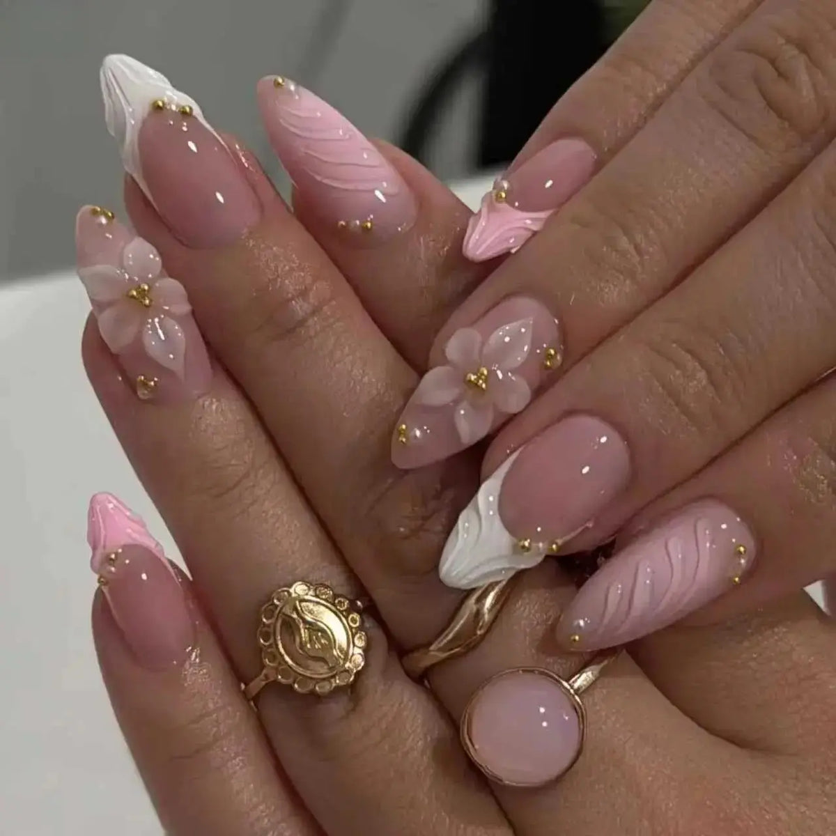 Women's Nude Pink 3D Flower Press-On Nails, Almond French Tip False Nails with Wavy Design, Glossy Reusable Acrylic Nail Set for Everyday Wear, Weddings & Parties
