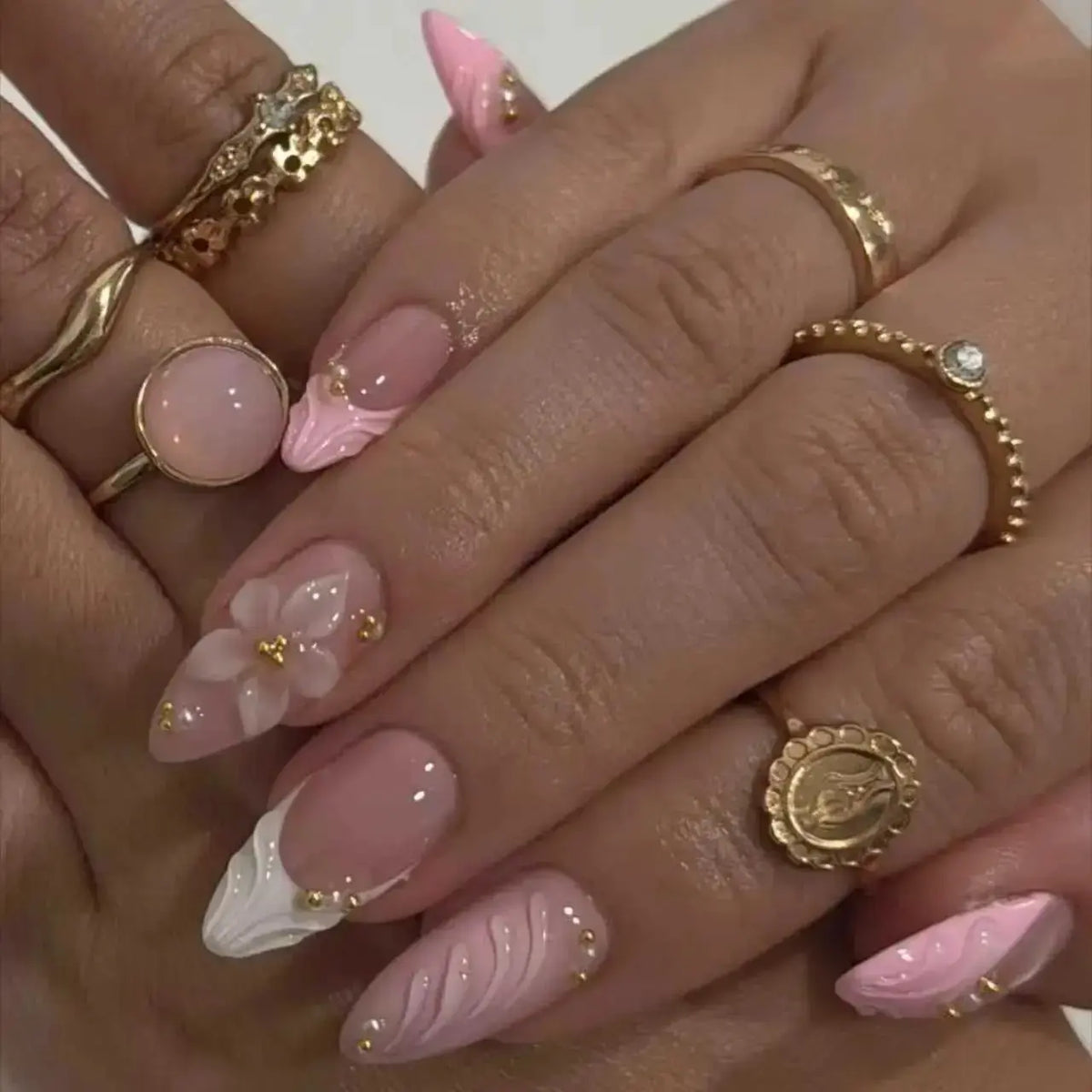 Women's Nude Pink 3D Flower Press-On Nails, Almond French Tip False Nails with Wavy Design, Glossy Reusable Acrylic Nail Set for Everyday Wear, Weddings & Parties